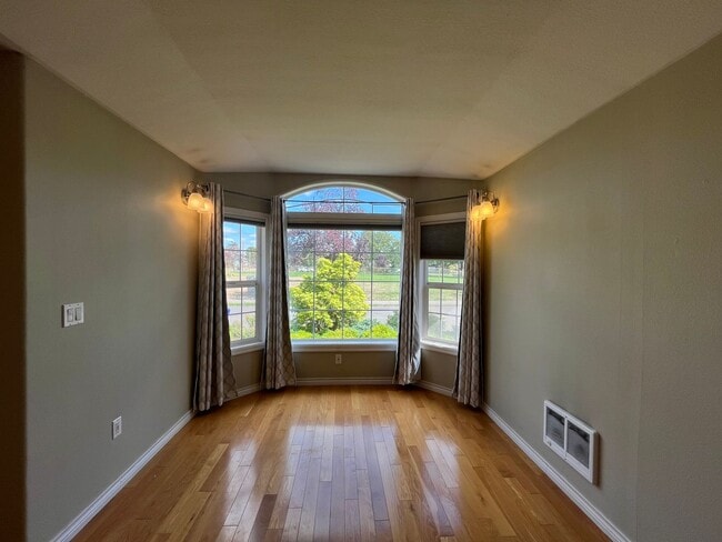 Building Photo - 4019 SE 66th Ave