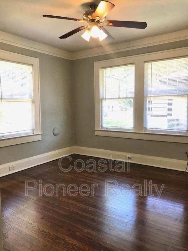 Building Photo - 108 W Hanna Ave