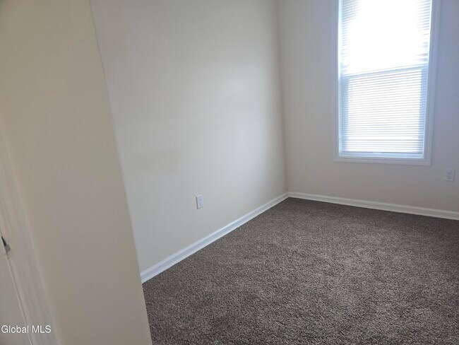 Building Photo - 29 Robin St