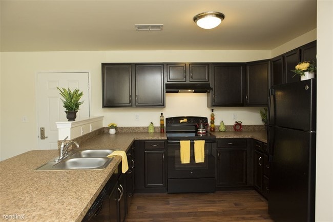 Building Photo - 41 E Park Dr