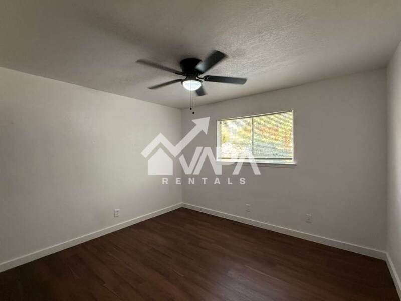 Building Photo - 5614 E Rolling Ridge Dr