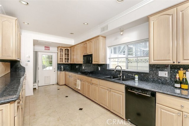 Building Photo - 4343 Shadyglade Ave