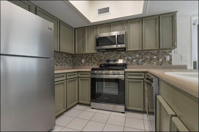 Building Photo - 6300 Jebel Way