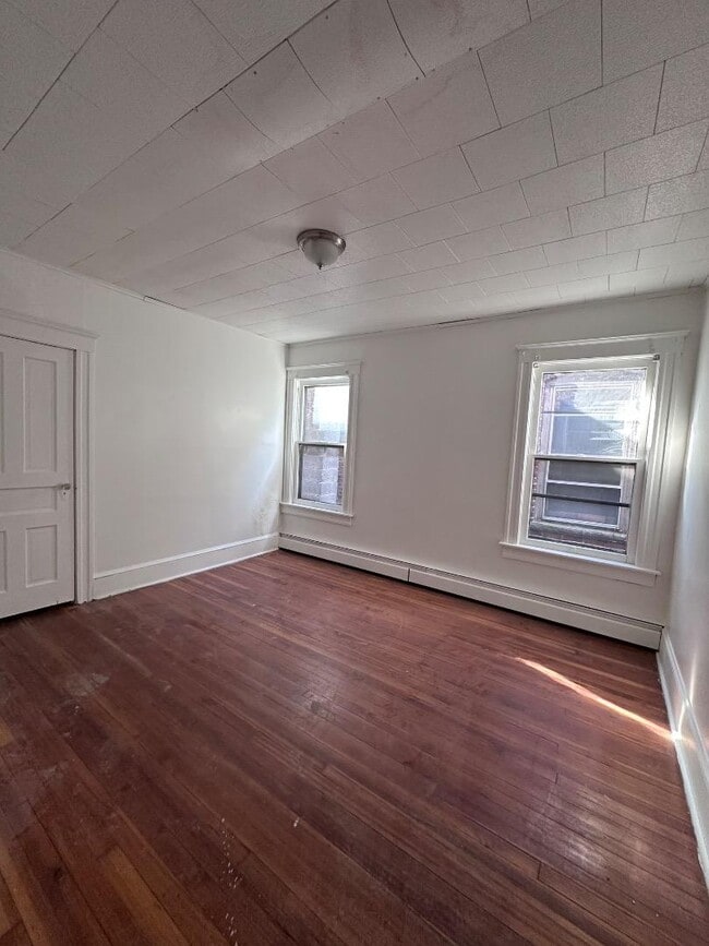 Building Photo - 545 S Main St