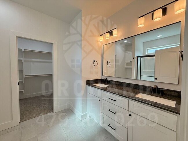 Building Photo - Bella Vista Single-Family Home- 3 Bed/ 2 B...