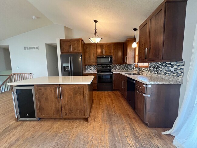 Building Photo - Beautifully Updated 4-Bed Home in Prime NW...