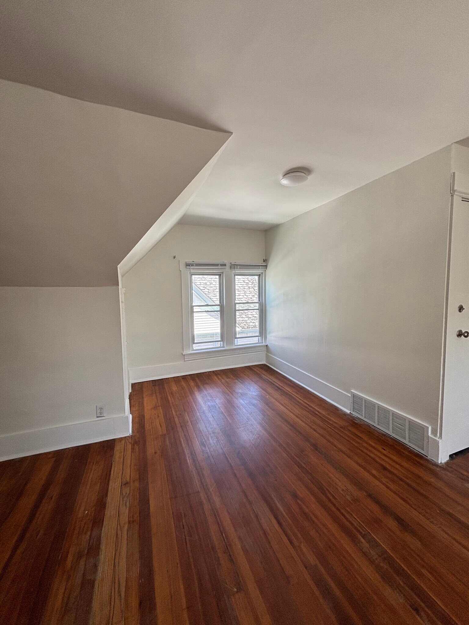 Building Photo - 203 Lillian Ave