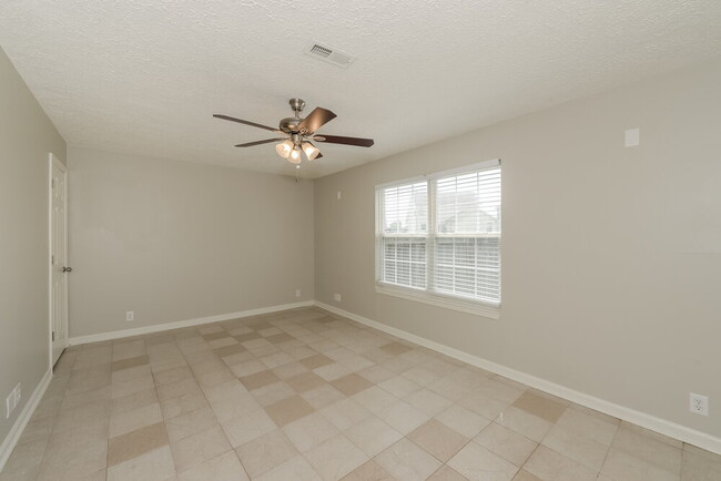 Building Photo - 125 Firelight Ct