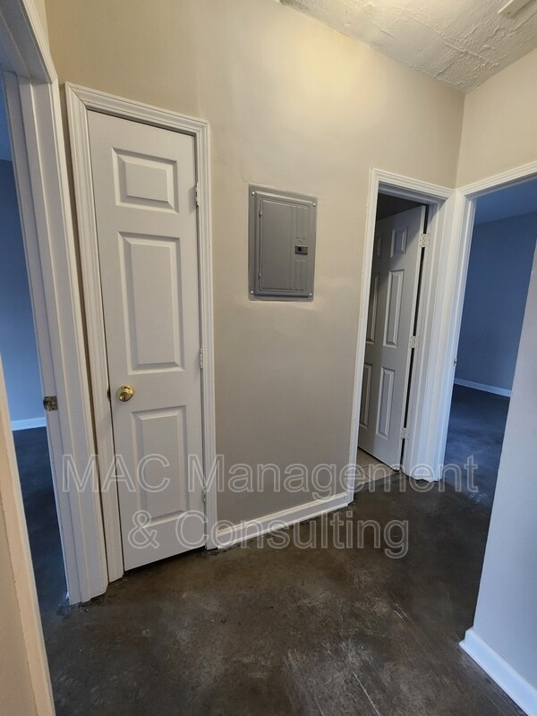 Building Photo - 978 N Franklin Ave