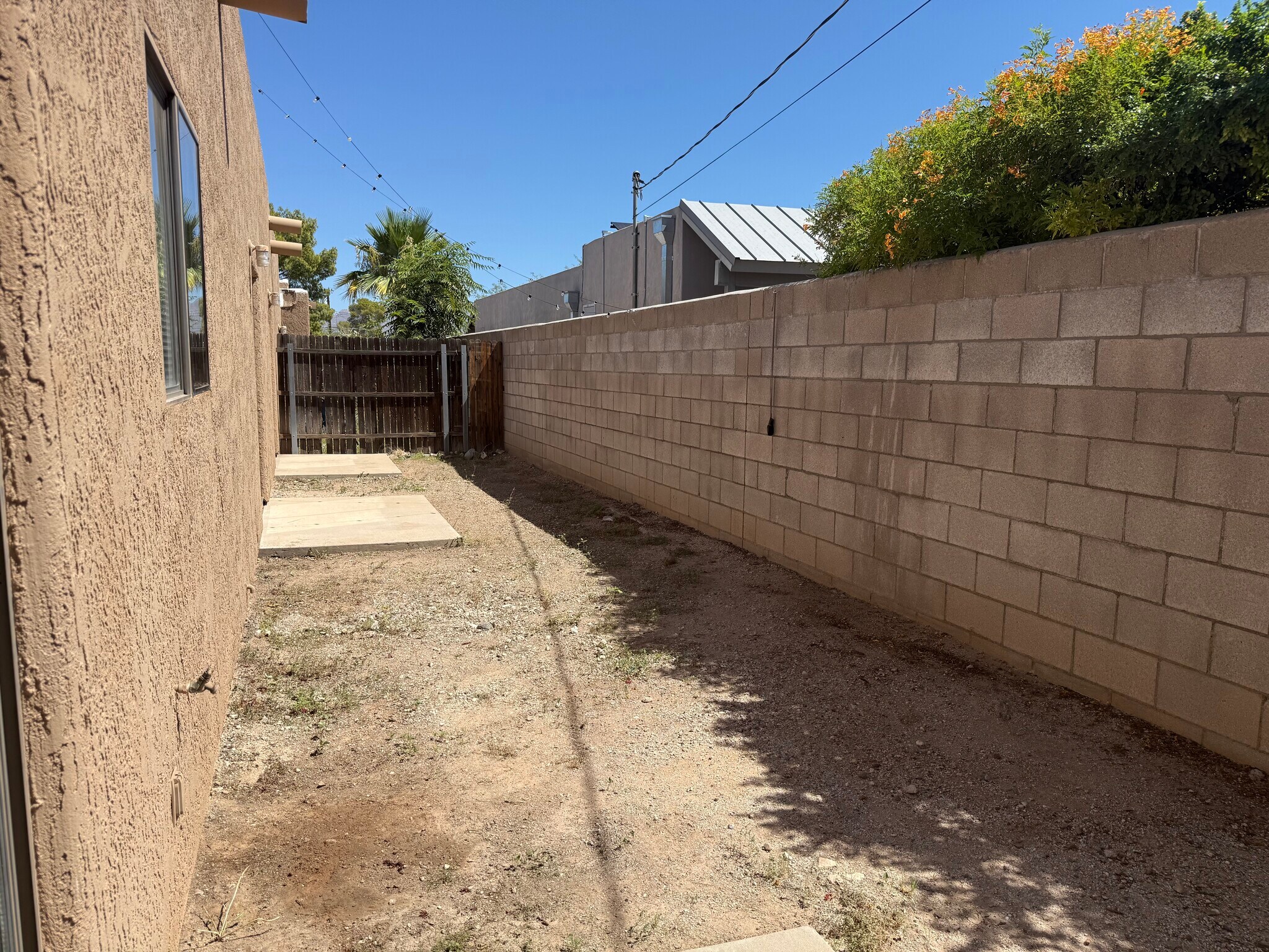 Building Photo - 738 E Elm St