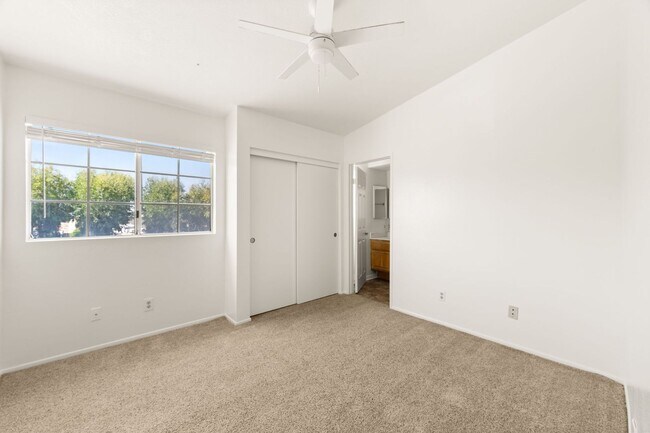 Building Photo - 2 Bedroom Rancho Cucamonga Condo
