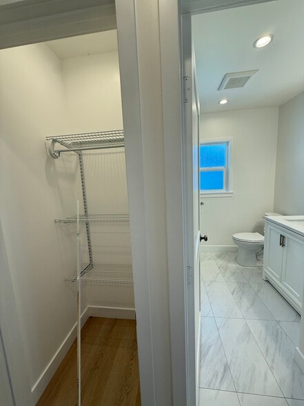 Building Photo - 3702 Somerset Dr