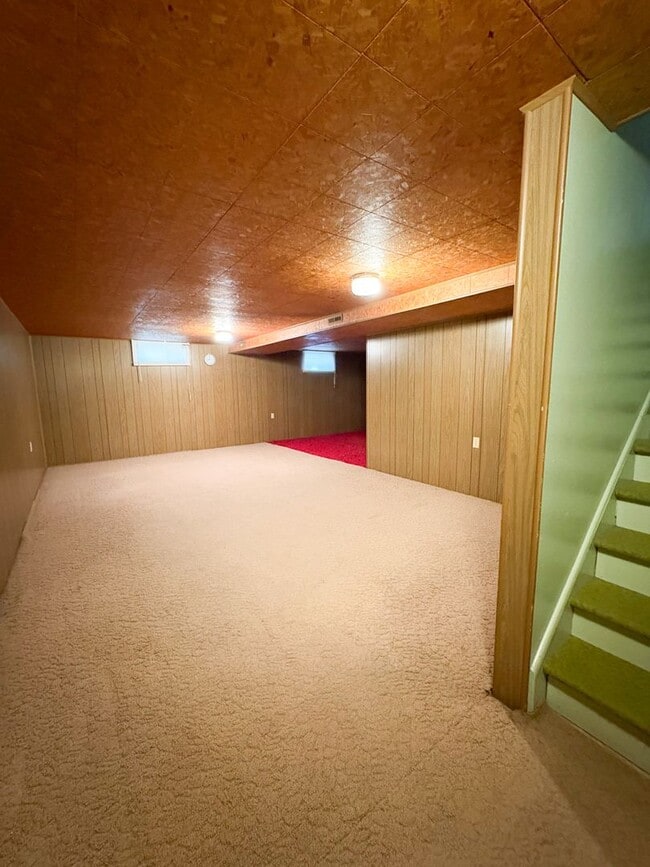 Building Photo - Spacious 3 bed 1.5 bath heights home
