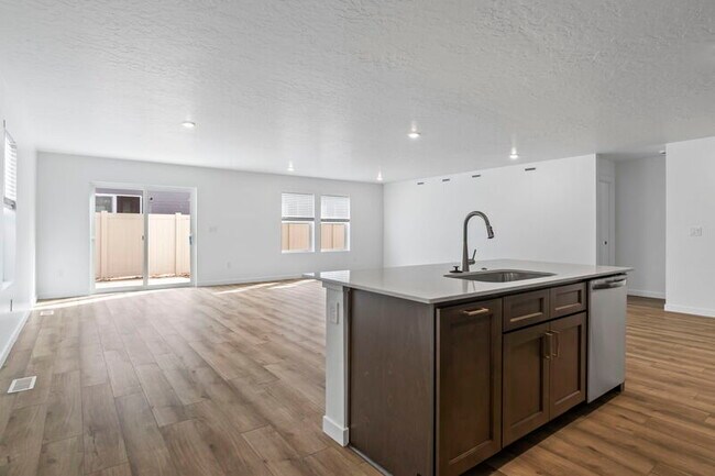 Building Photo - 6743 W Yoke St