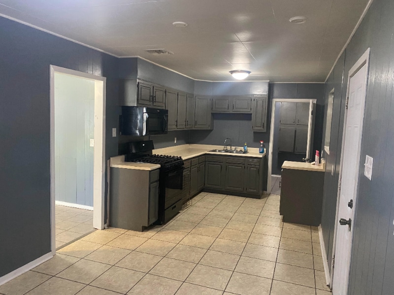 Building Photo - 409 Fieldcrest Dr