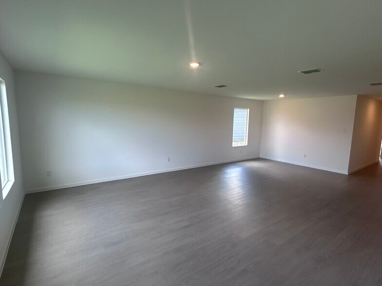 Building Photo - 4221 Jutland Dr