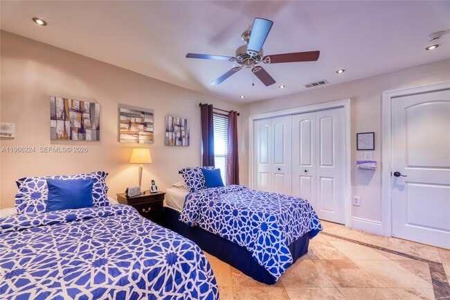 Building Photo - 5826 SW 17th St