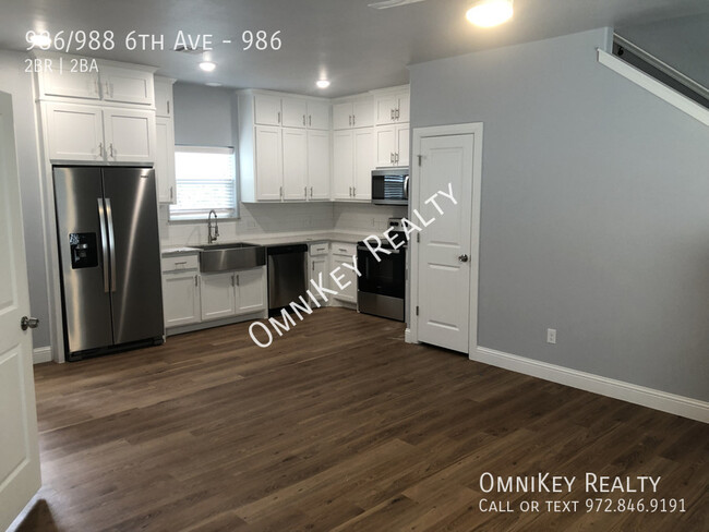Building Photo - 986/988 6th Ave-986