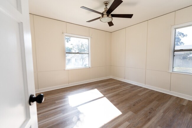 Building Photo - 233 W 64th St