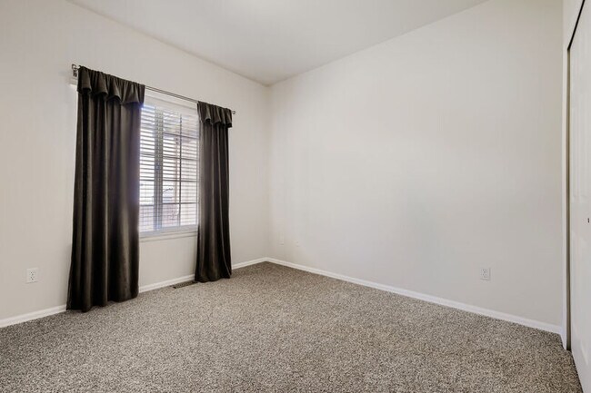 Building Photo - 9506 Hollydale Ct