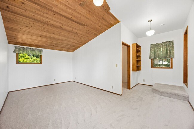 Building Photo - Unique 3bd/2.5bth Haller Lake Home in North Seattle, $4,250/mo.