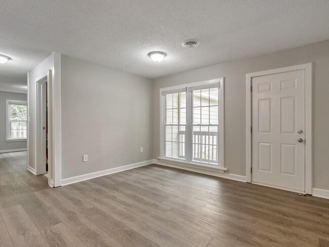 Building Photo - 9138 Clubhouse Dr