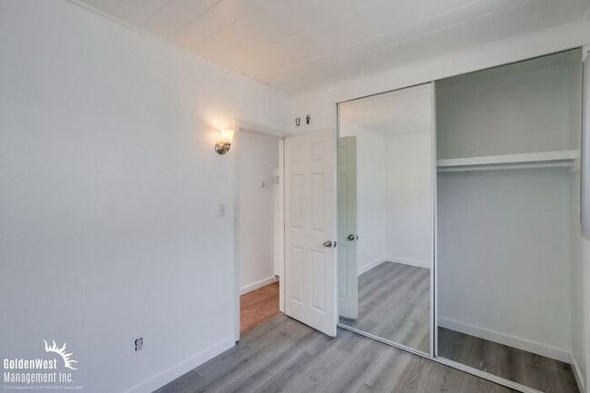 Building Photo - Modern 3Bdm 1Ba Duplex Home in Desirable Point Loma Heights Neighborhood!