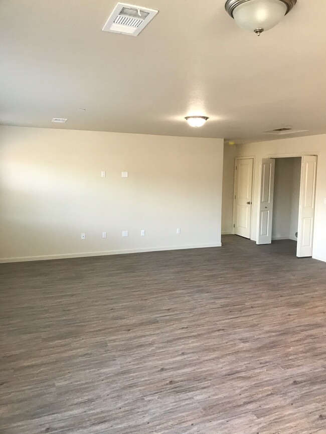 Building Photo - 1505 Ash Ave