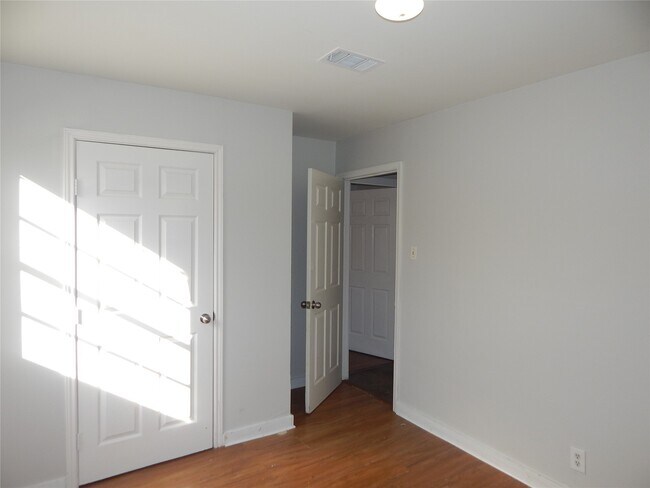 Building Photo - 206 Arnett Ln