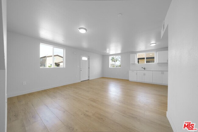 Building Photo - 236 W 84th Pl