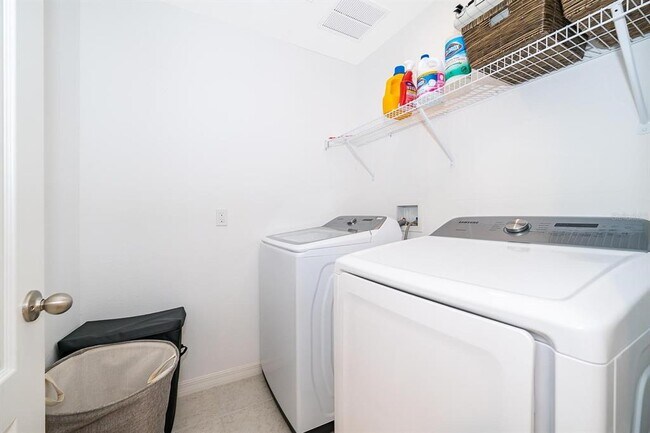Building Photo - 664 Benoi Dr