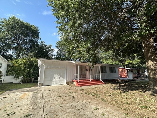 Building Photo - 8704 E 92nd St