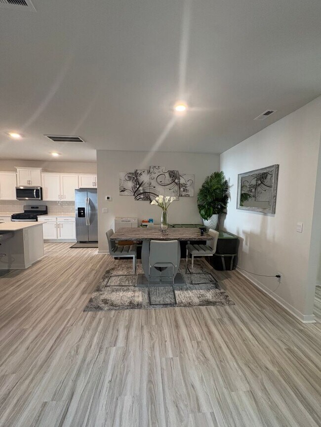 Building Photo - BRAND NEW TOWNHOME w/ Garage Parking