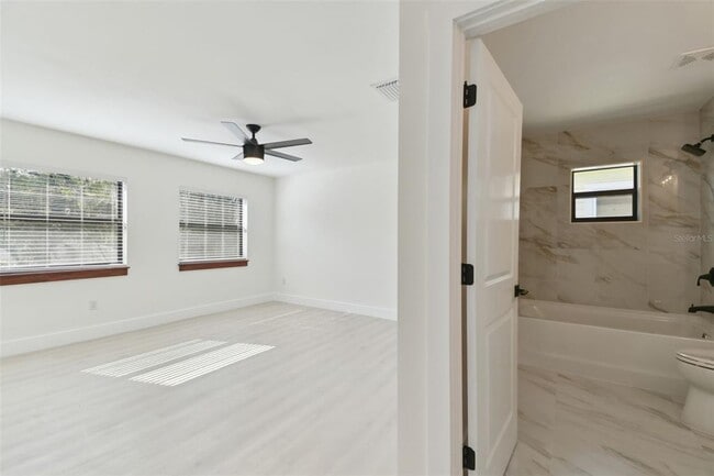 Building Photo - 6315 S Richard Ave