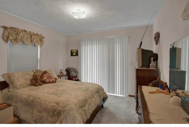 Building Photo - 10561 North Rd