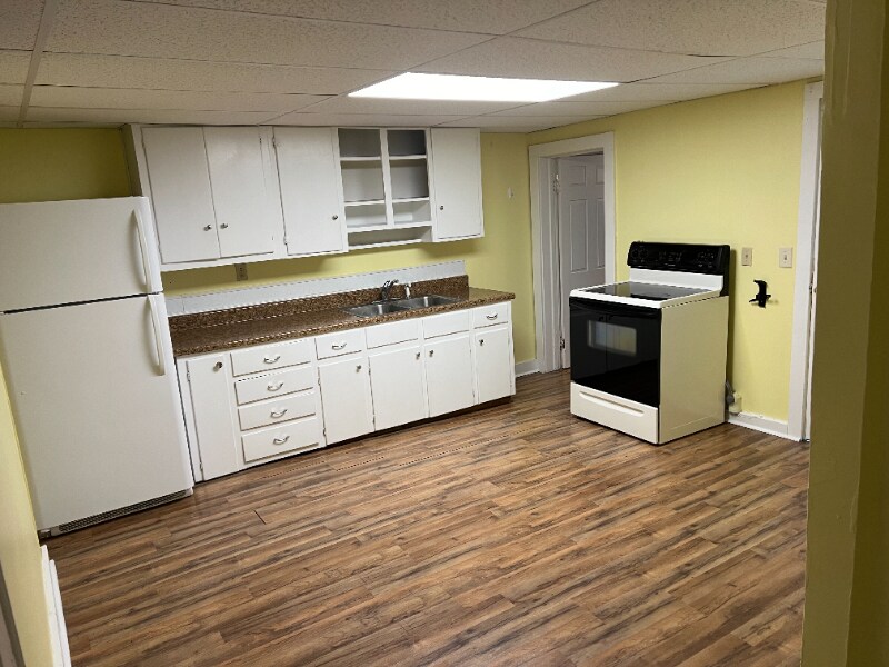 Building Photo - 1 Pomfret Rd