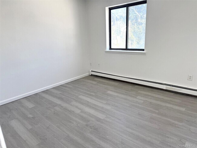 Building Photo - 205 Everett Pl