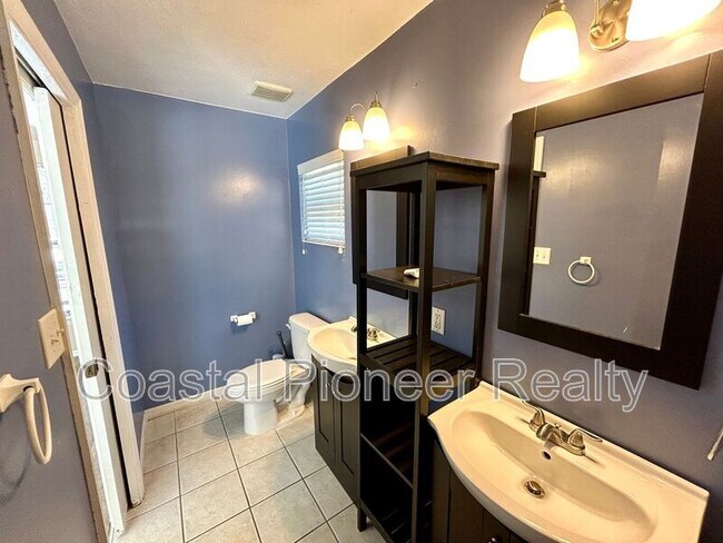 Building Photo - 4106 W San Rafael St