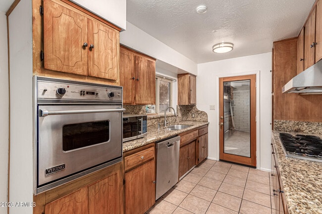 Building Photo - 2109 S Stanley Pl