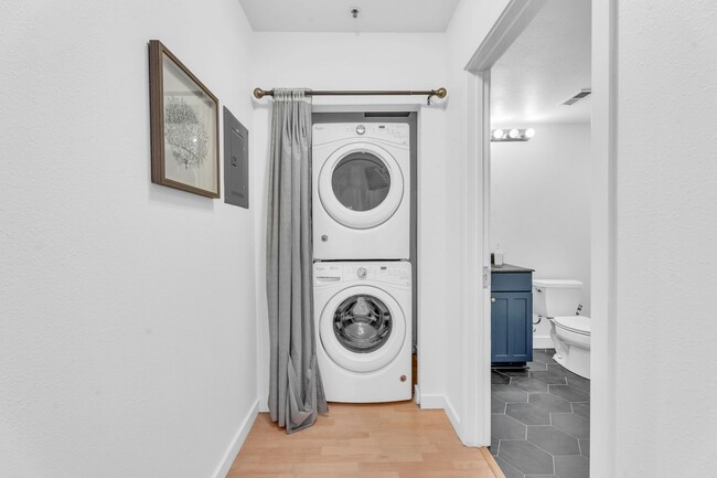 Building Photo - Advent - Low Deposit Condo W/ Washer Dryer...