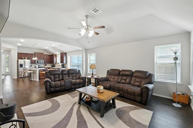 Building Photo - 221 Gardenia Dr
