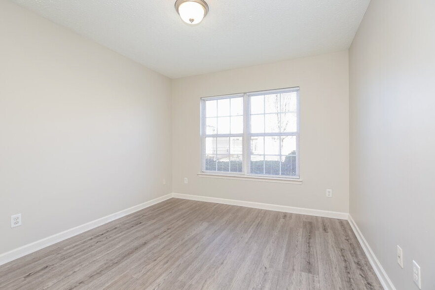 Building Photo - 312 Sarna Dr