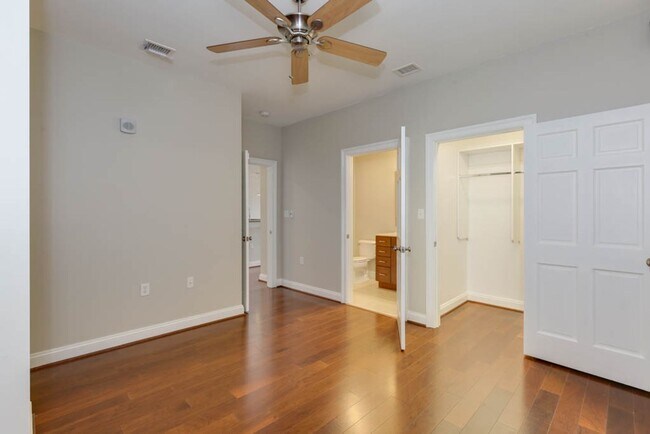 Building Photo - Spectacular Penthouse Condo in Downtown No...