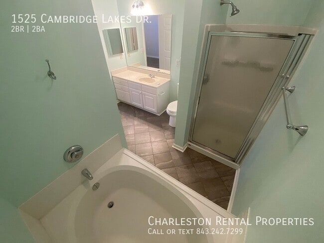 Building Photo - 1525 Cambridge Lakes Dr