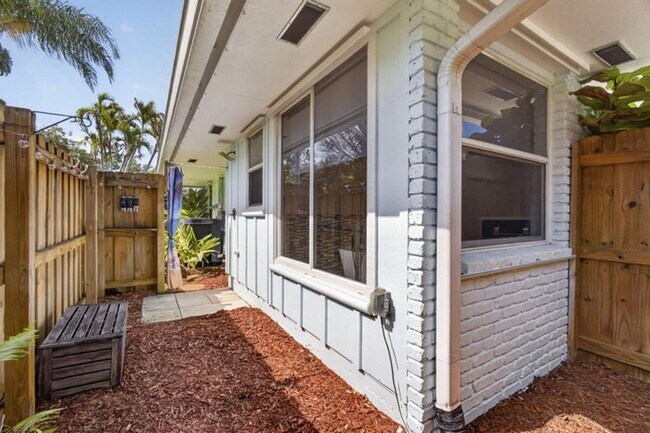 Building Photo - 19570 Trails End Terrace