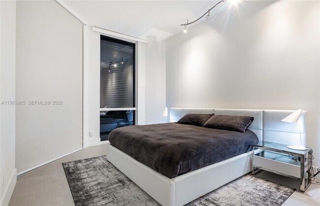 Building Photo - 21205 Yacht Club Dr