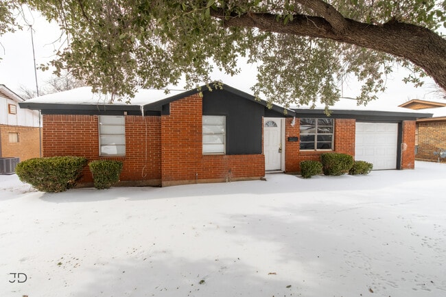 Building Photo - 1708 Cimarron Trail