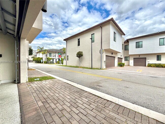 Building Photo - 4861 NW 83rd Path