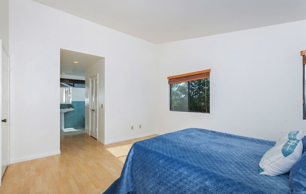 master bedroom. furniture not included. picture taken before internal remodel. - 10734 Chinon Cir