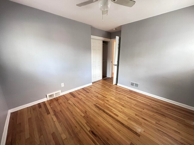 Building Photo - 4697 Pelham St